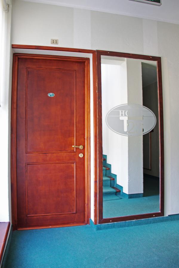 יאשי Hotel T23 מראה חיצוני תמונה