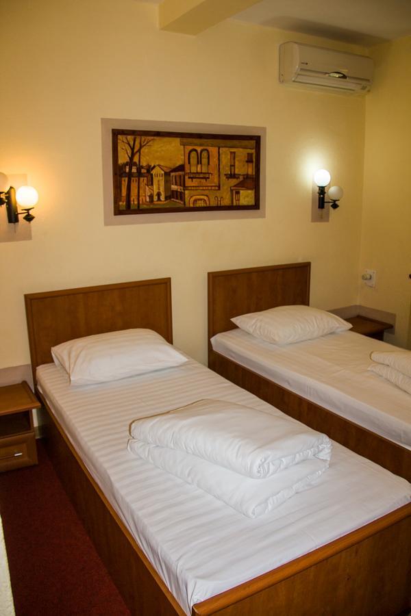 יאשי Hotel T23 מראה חיצוני תמונה